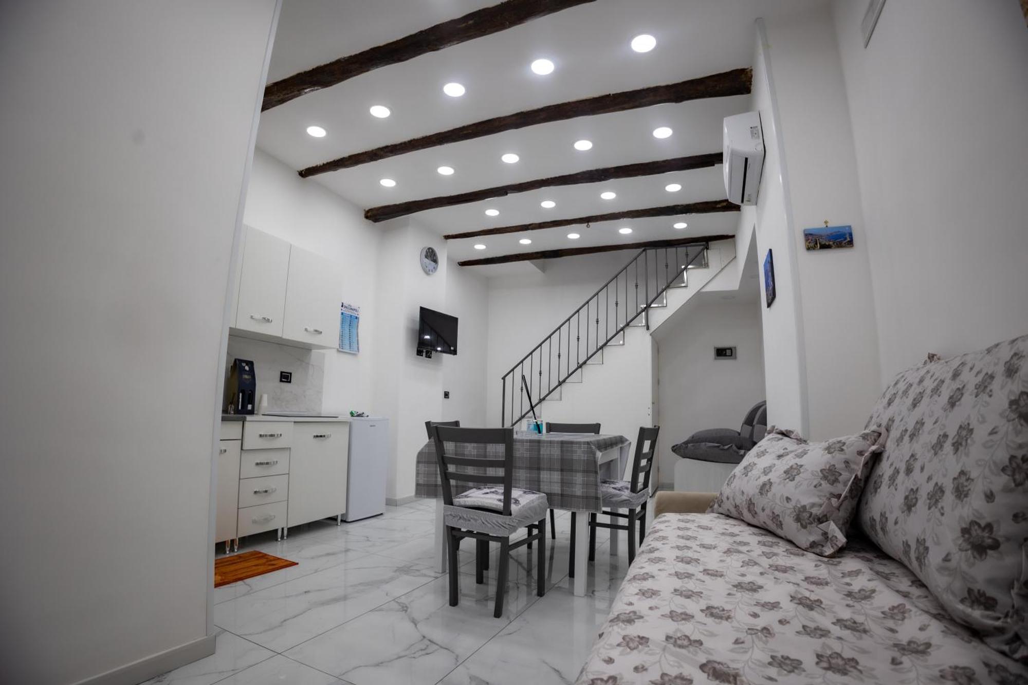 Royal Spaccanapoli Apartment Luaran gambar