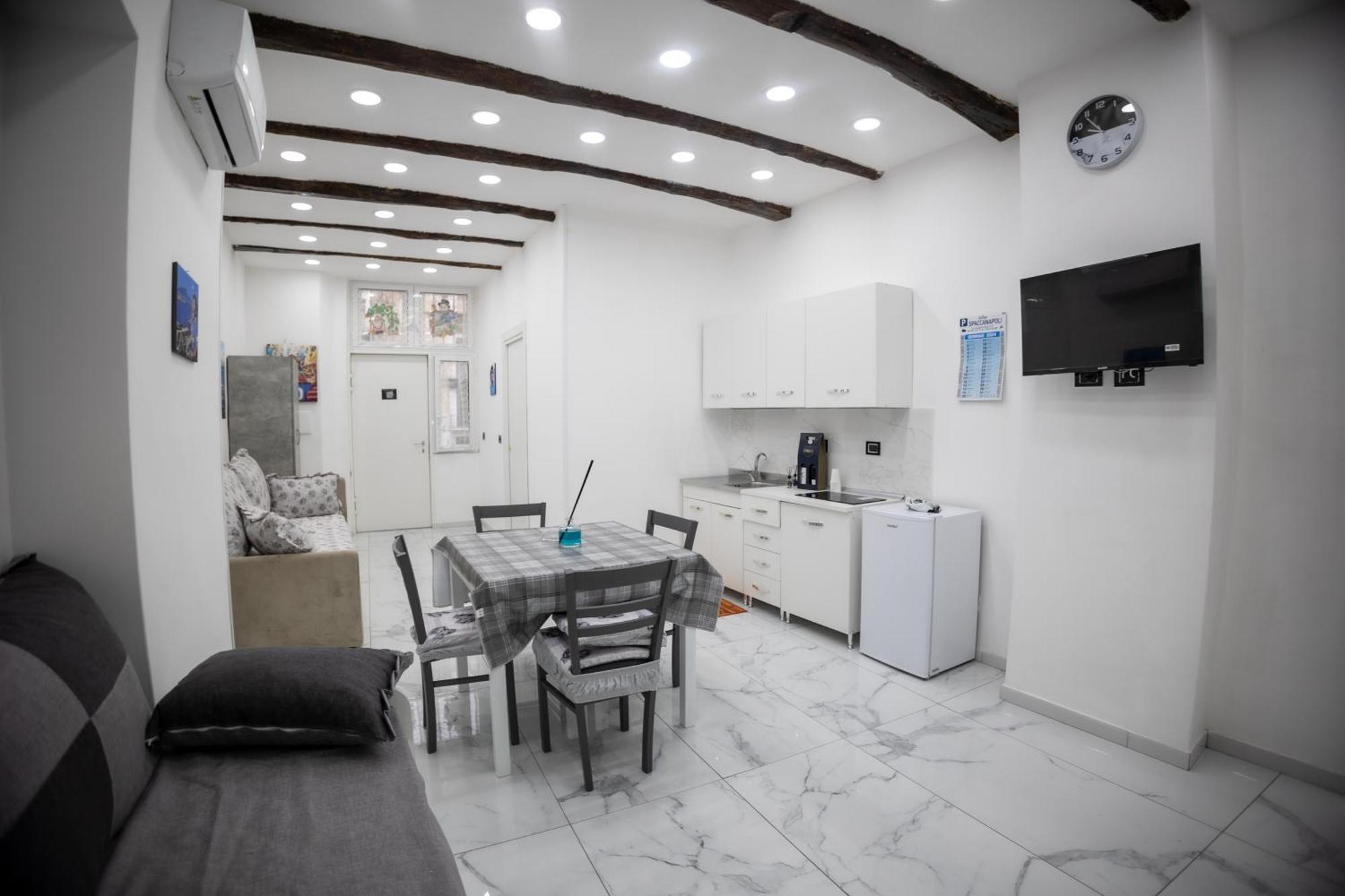 Royal Spaccanapoli Apartment Luaran gambar