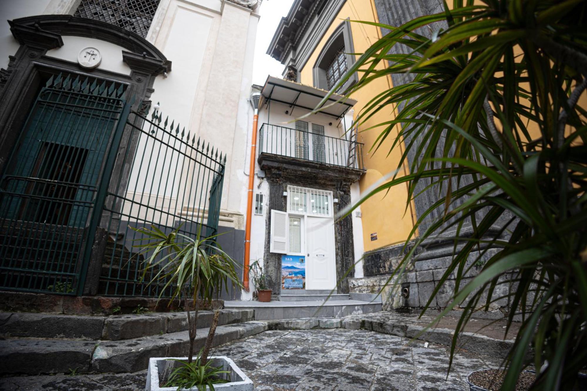 Royal Spaccanapoli Apartment Luaran gambar